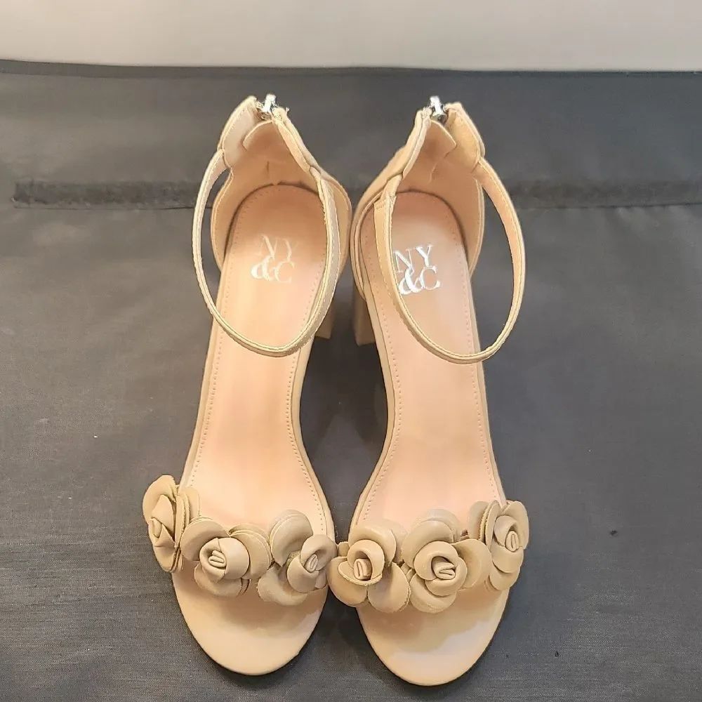 BRAND NEW NEW YORK & COMPANY WOMENS FLORAL SANDALS
